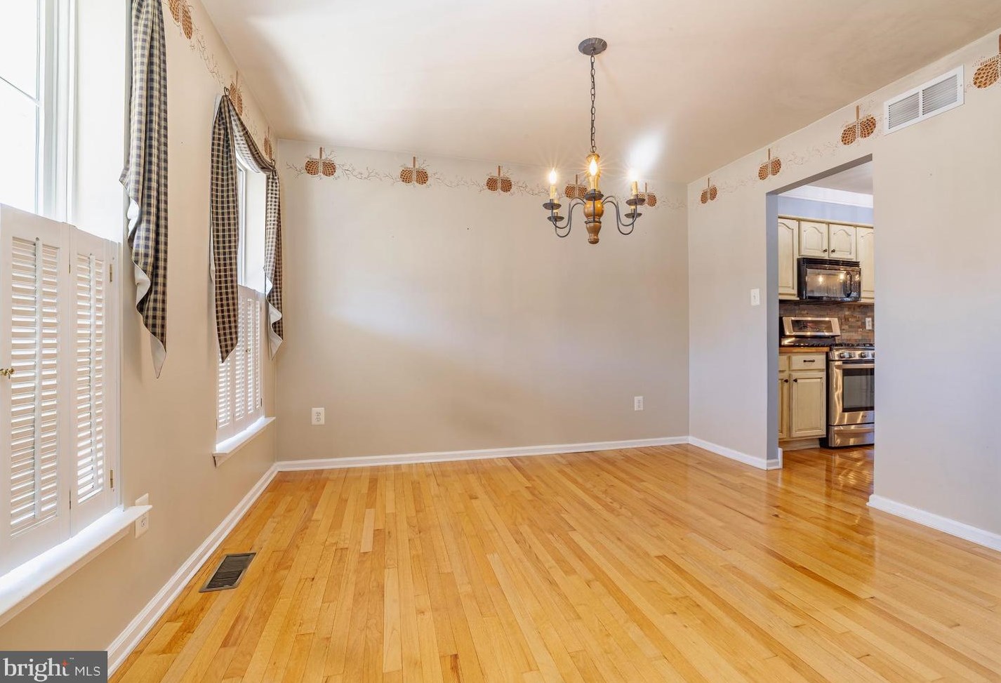 11 Ambrose Ct, West Deptford NJ  08096-6130 exterior