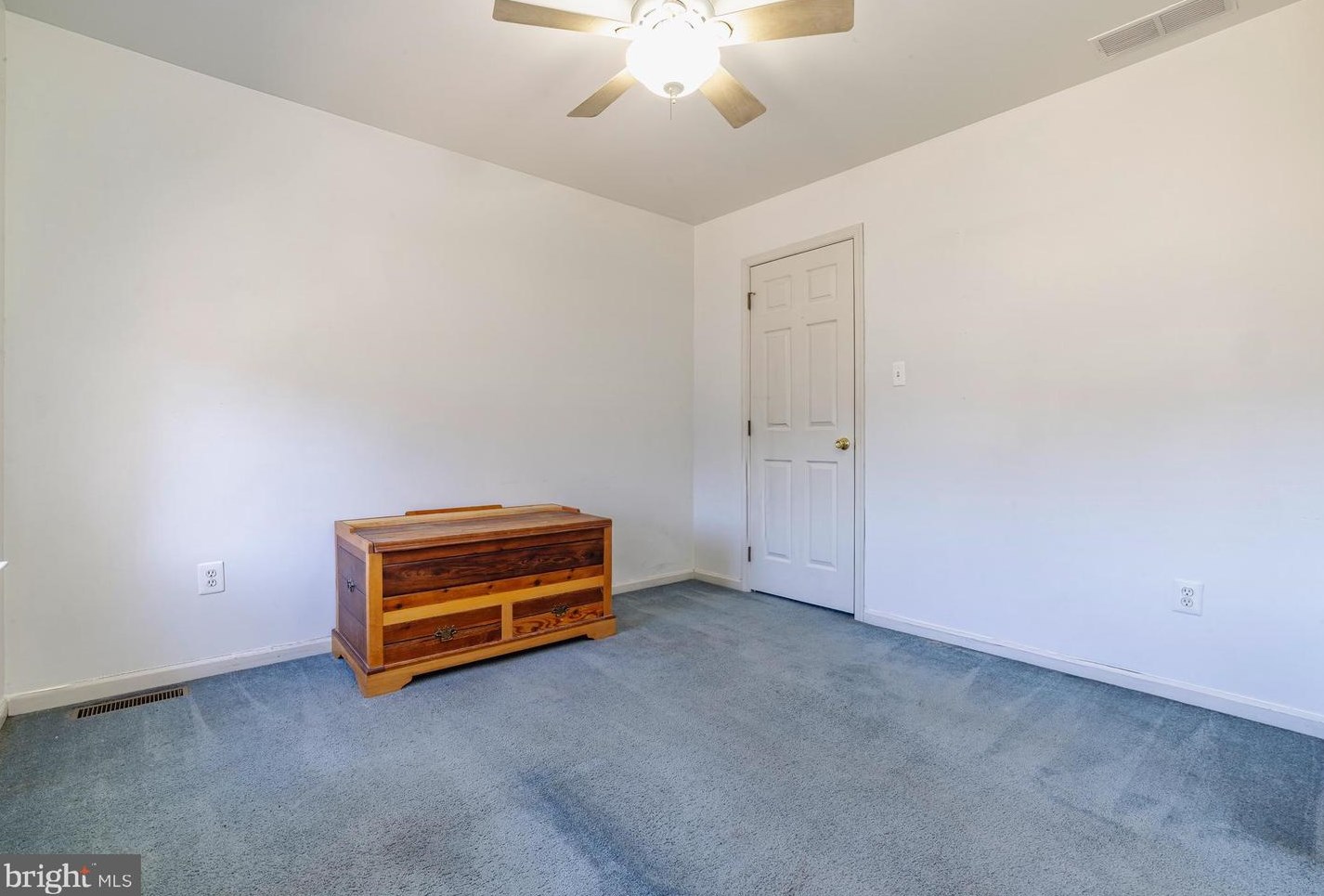 11 Ambrose Ct, West Deptford NJ  08096-6130 exterior