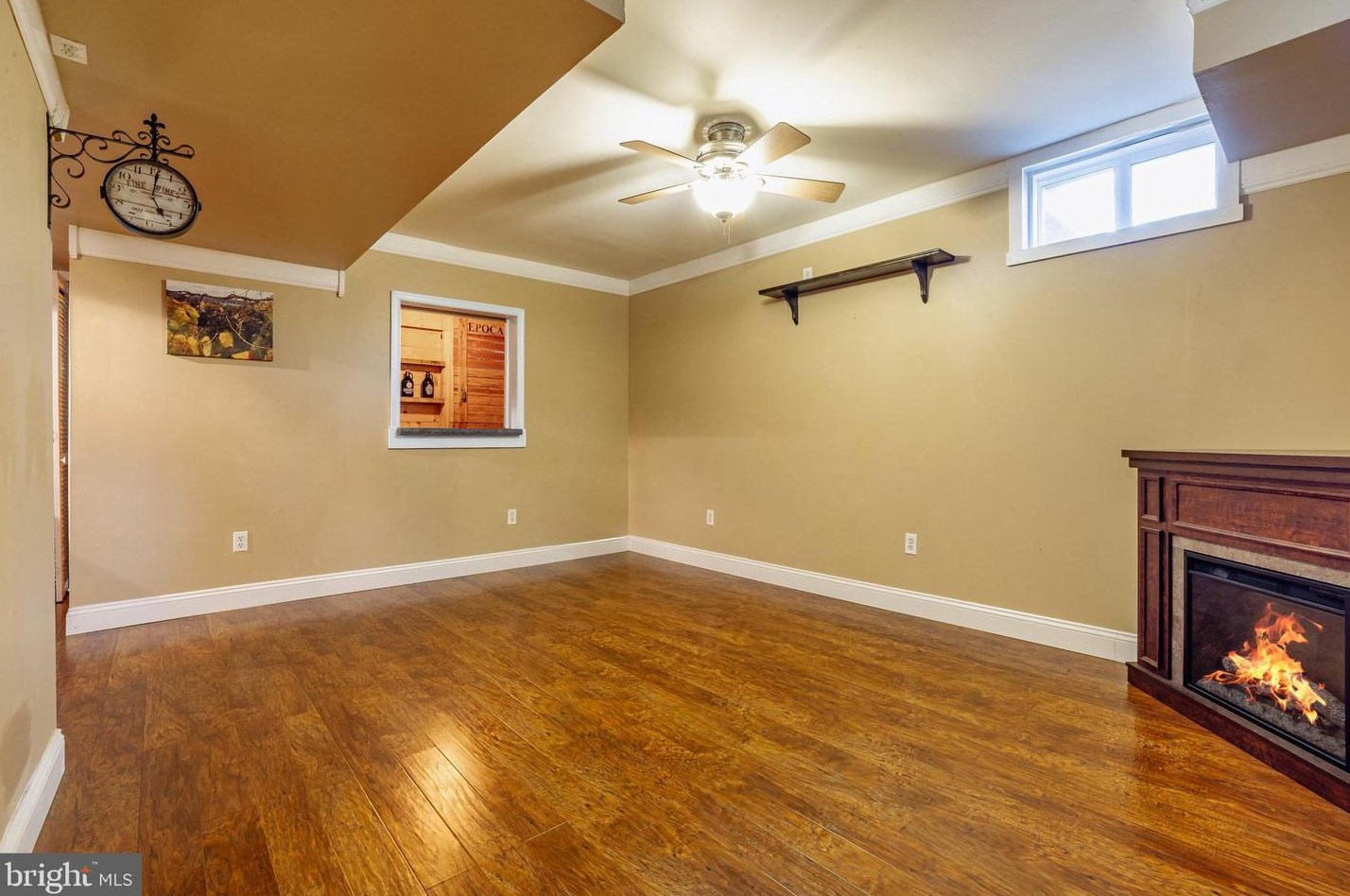 11 Ambrose Ct, West Deptford NJ  08096-6130 exterior