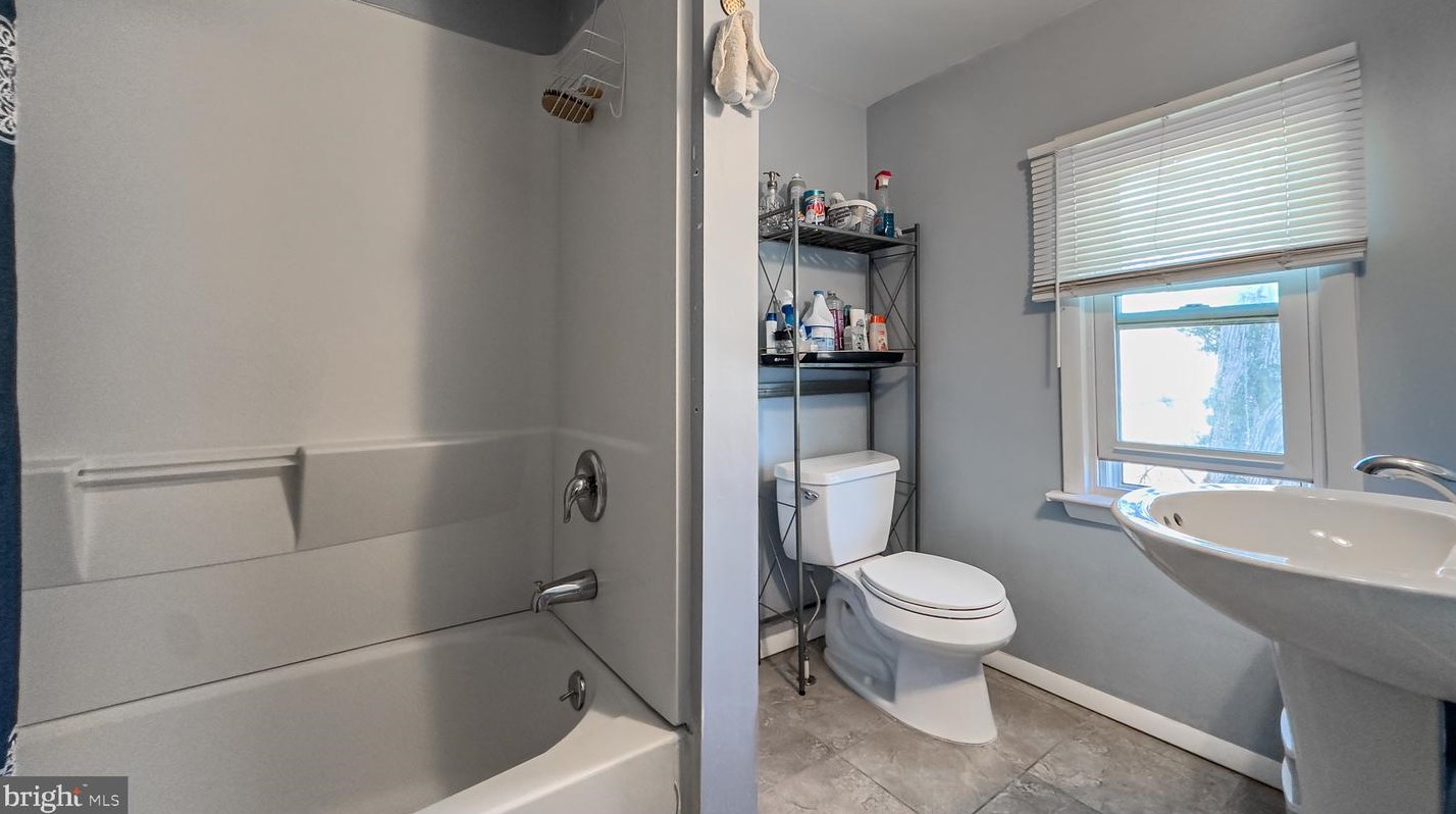 111 Jefferson St, West Deptford NJ  08066-1263 exterior