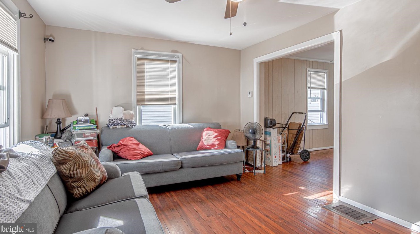 111 Jefferson St, West Deptford NJ  08066-1263 exterior