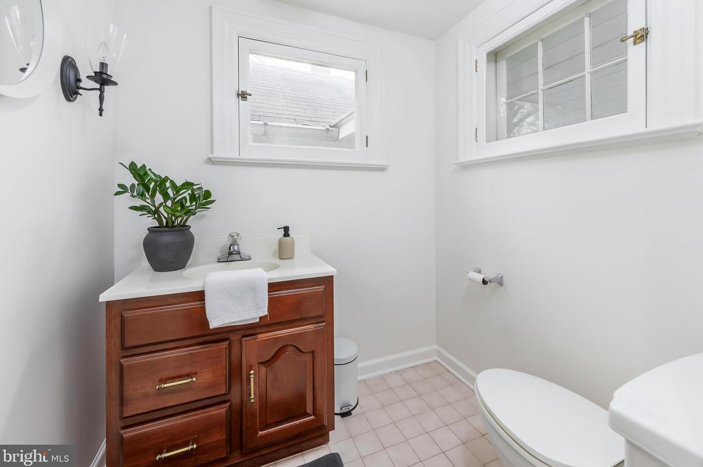 38 Columbia St, West Deptford NJ  08096-1539 exterior