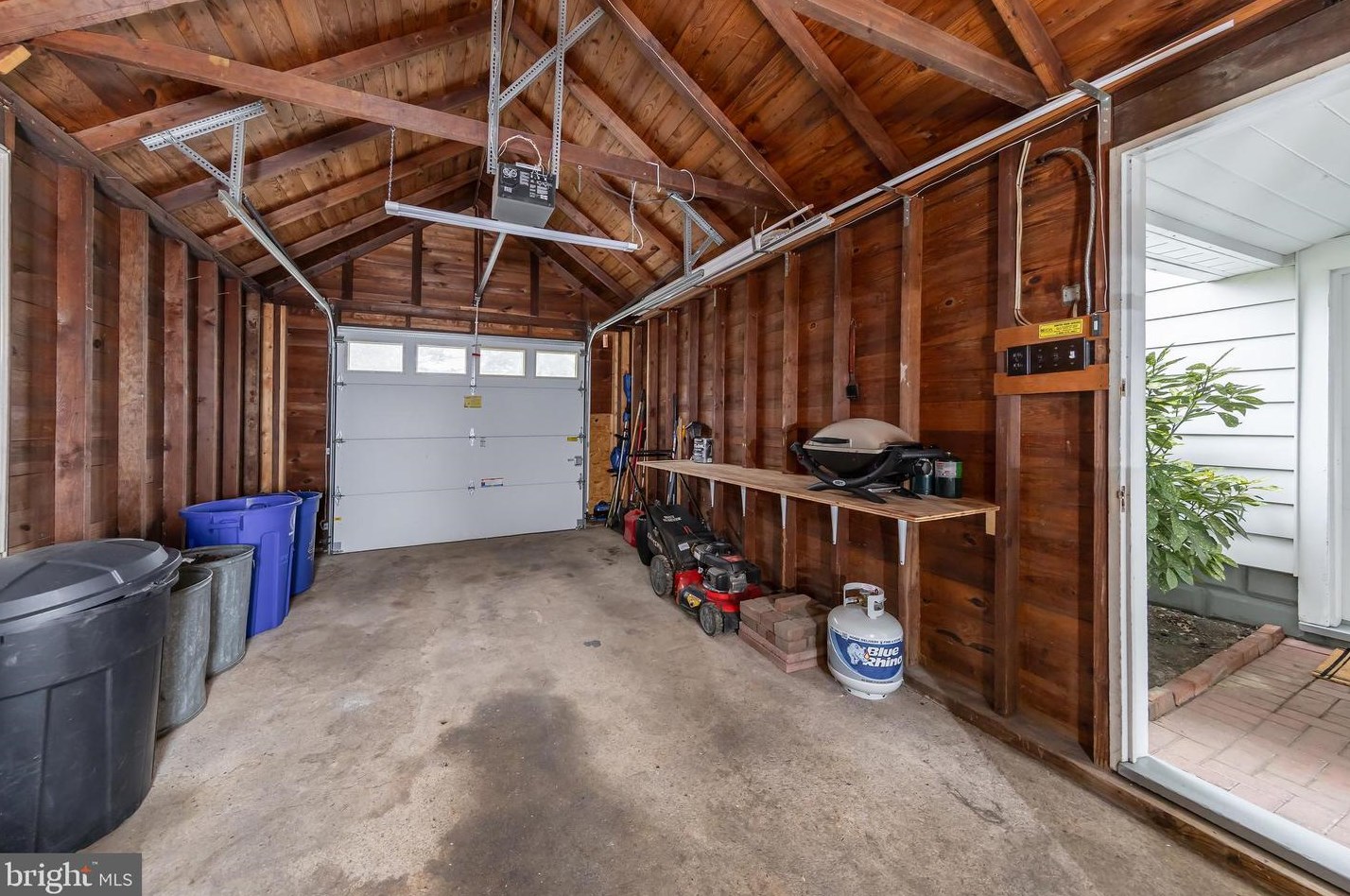 38 Columbia St, West Deptford NJ  08096-1539 exterior