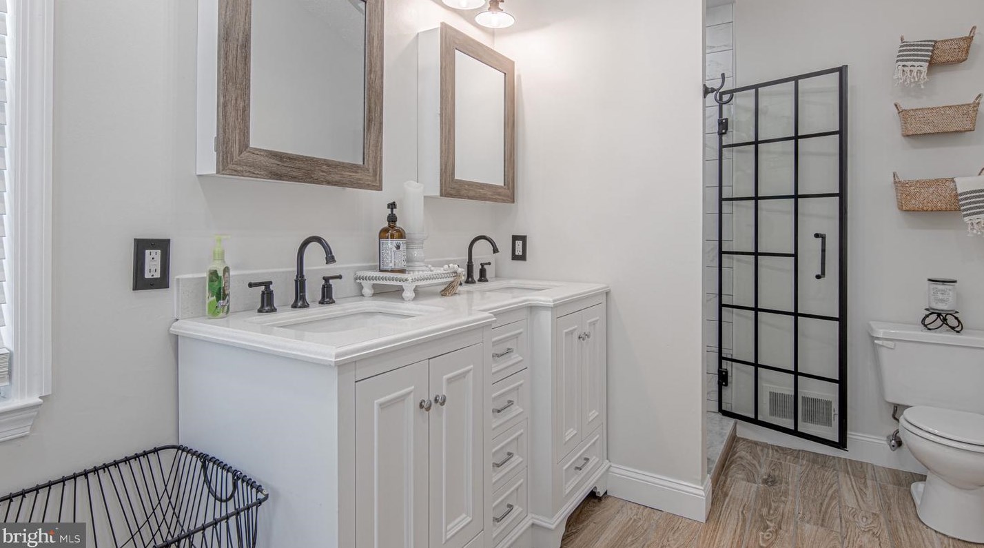 404 Overbrook Ave, Aura NJ  08028-2032 exterior