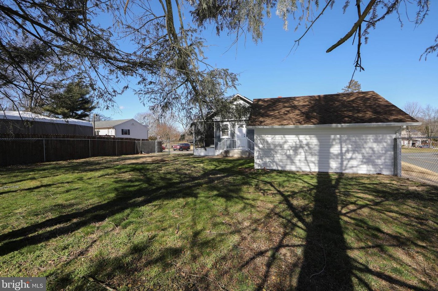 1129 Lexington Dr, West Deptford NJ  08096-5517 exterior