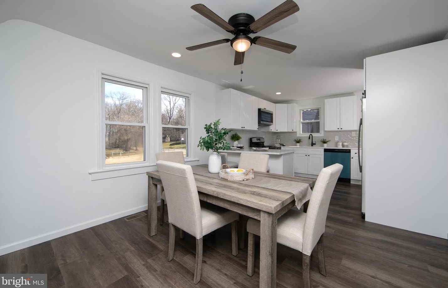 1129 Lexington Dr, West Deptford NJ  08096-5517 exterior