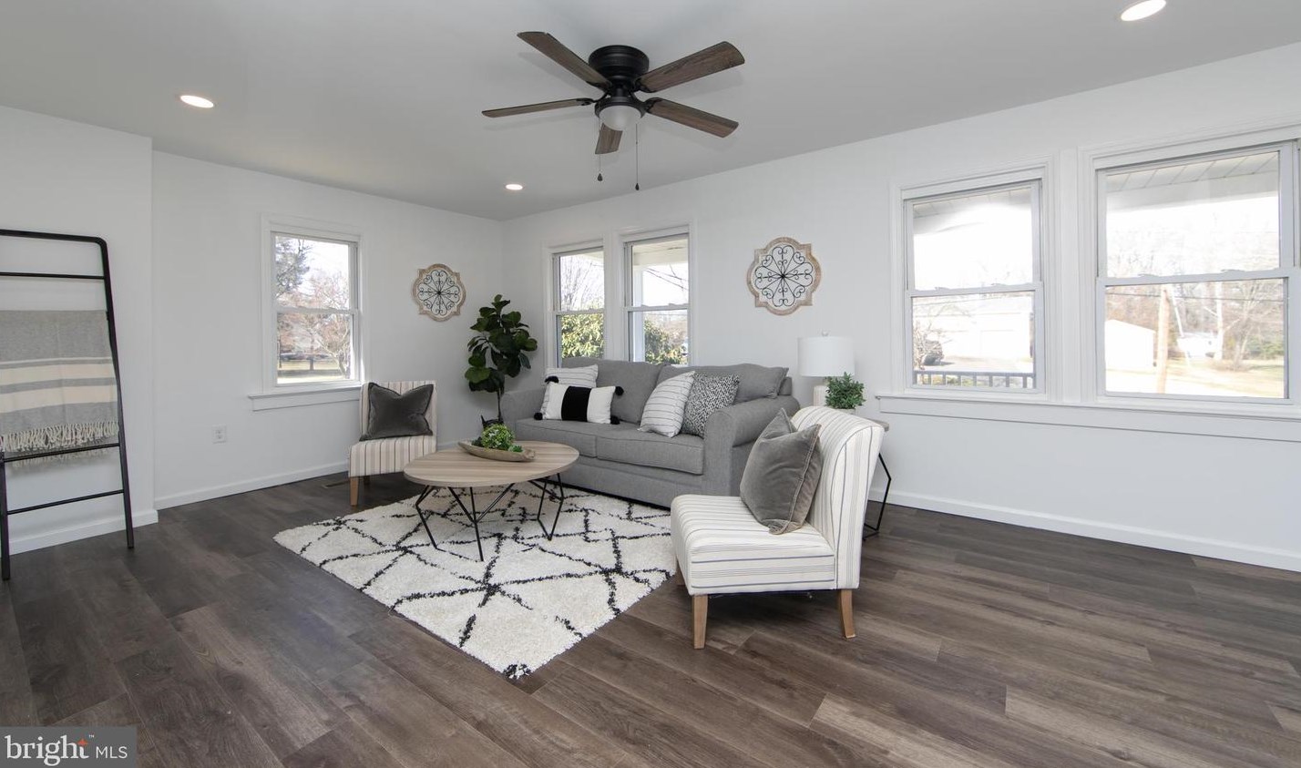 1129 Lexington Dr, West Deptford NJ  08096-5517 exterior