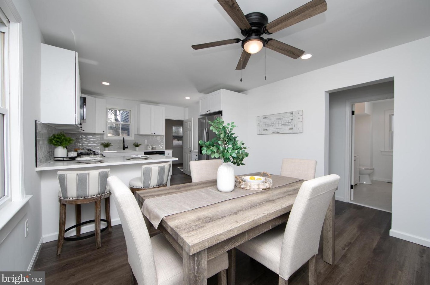 1129 Lexington Dr, West Deptford NJ  08096-5517 exterior