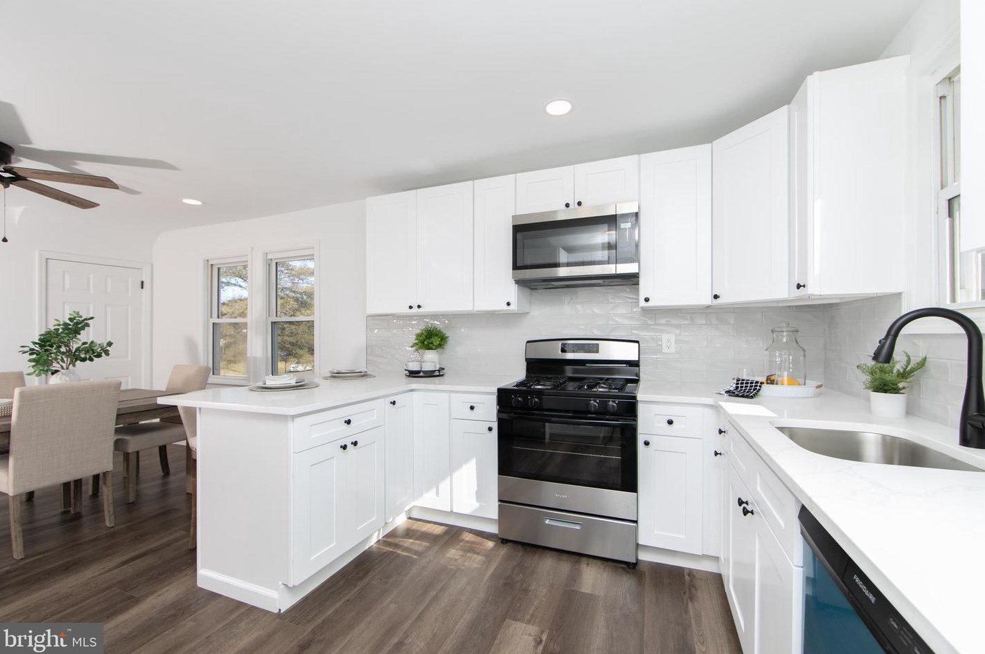 1129 Lexington Dr, West Deptford NJ  08096-5517 exterior