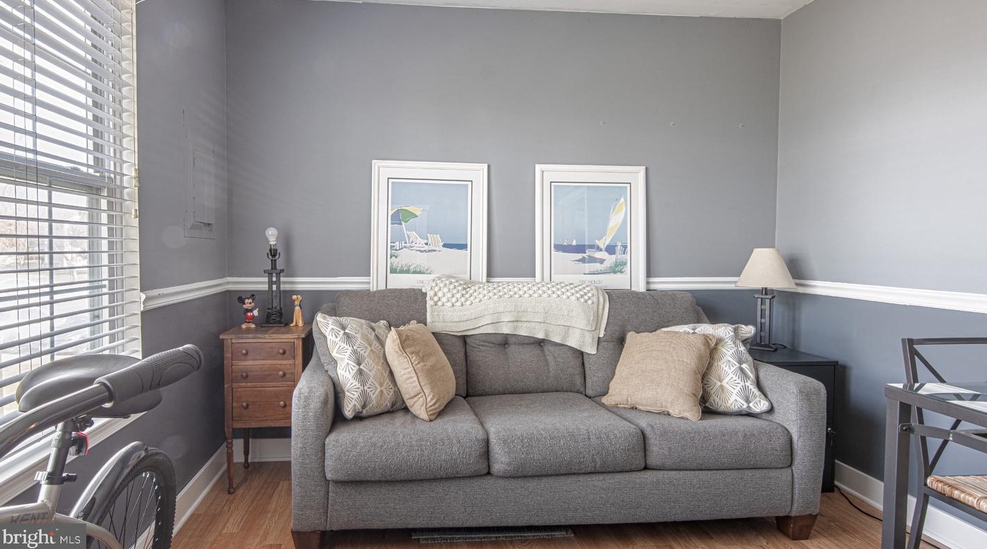 68 Crestmont Dr, West Deptford NJ  08051-2161 exterior