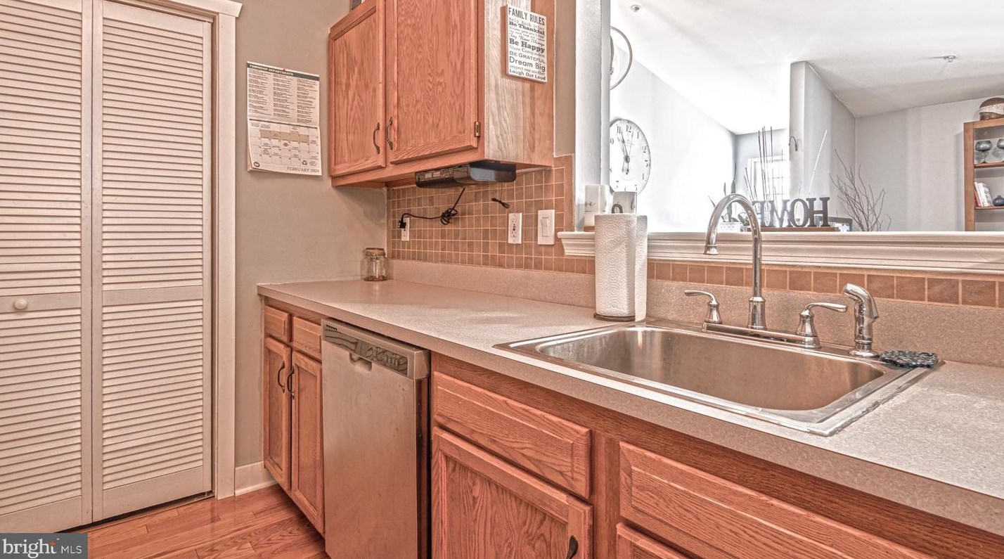 68 Crestmont Dr, West Deptford NJ  08051-2161 exterior