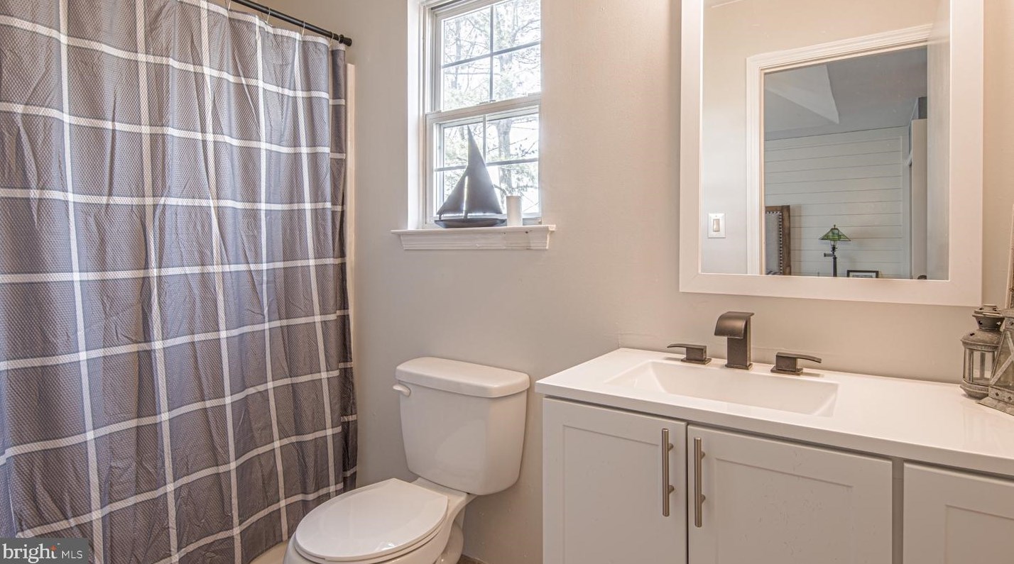 68 Crestmont Dr, West Deptford NJ  08051-2161 exterior