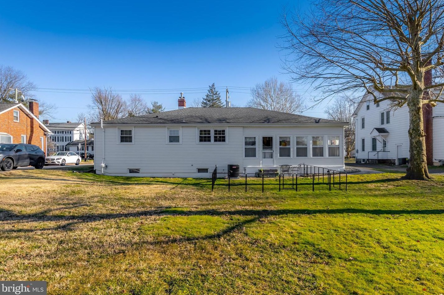 403 Kings Hwy, Mickleton NJ  08056-1120 exterior