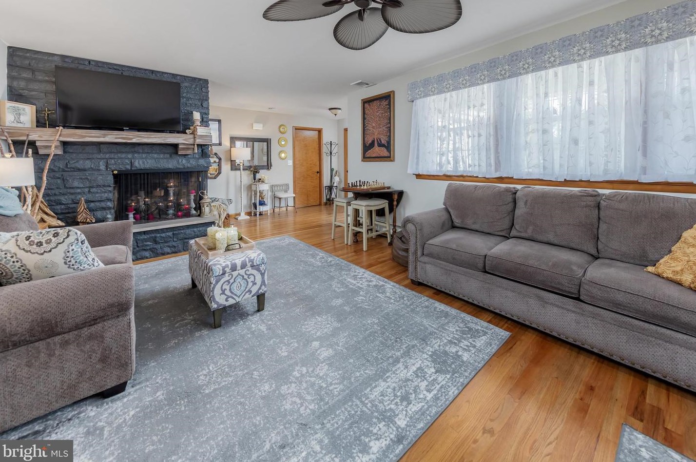 403 Kings Hwy, Mickleton NJ  08056-1120 exterior