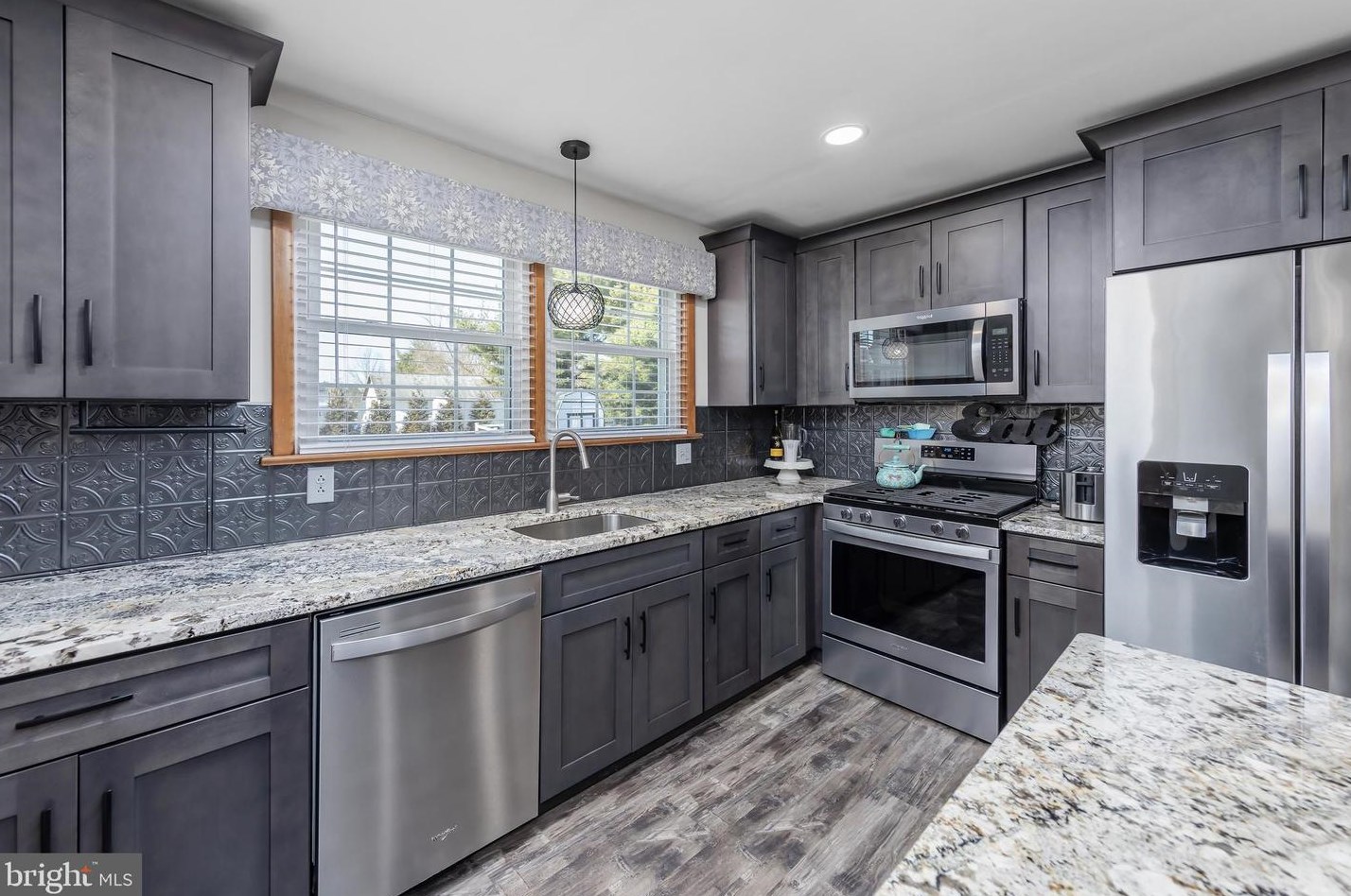 403 Kings Hwy, Mickleton NJ  08056-1120 exterior