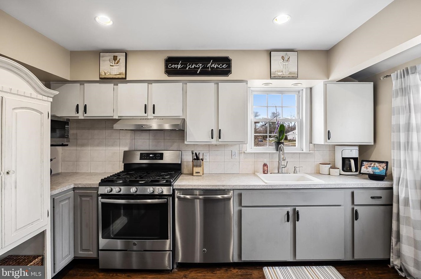 276 Madison Rd, West Deptford NJ  08051-1210 exterior