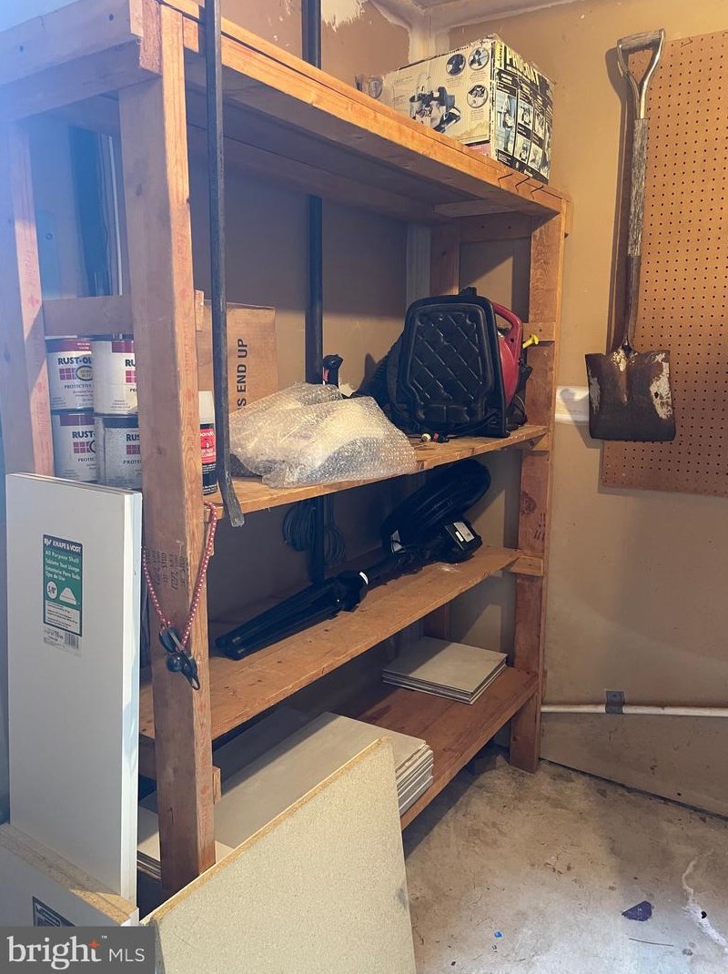 22 Buckthorn Ct, West Deptford NJ  08096-2916 exterior