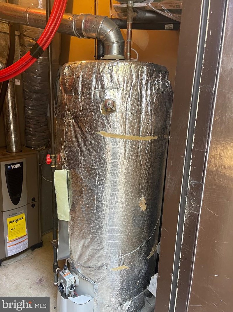 22 Buckthorn Ct, West Deptford NJ  08096-2916 exterior