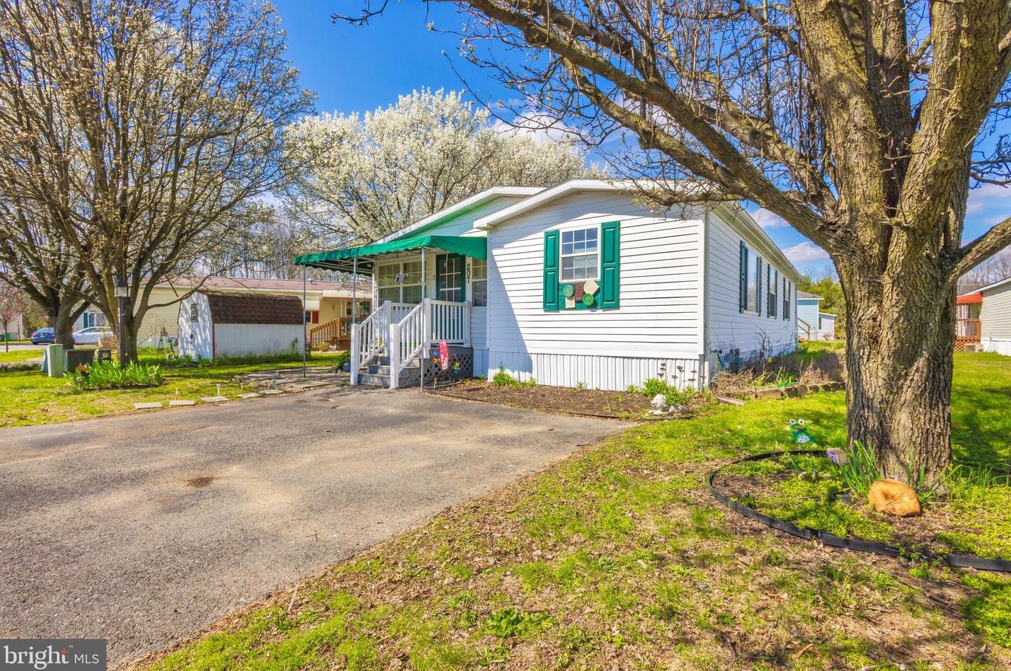 207 Oriole St, West Deptford NJ  08066-3022 exterior