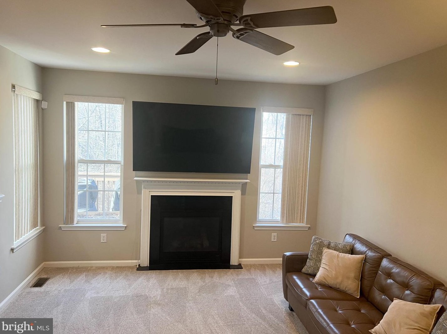 176 Pennsbury Ln, West Deptford NJ  08096-5150 exterior