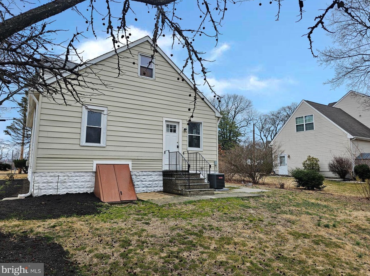 916 Woodlawn Ave, West Deptford NJ  08063-1724 exterior