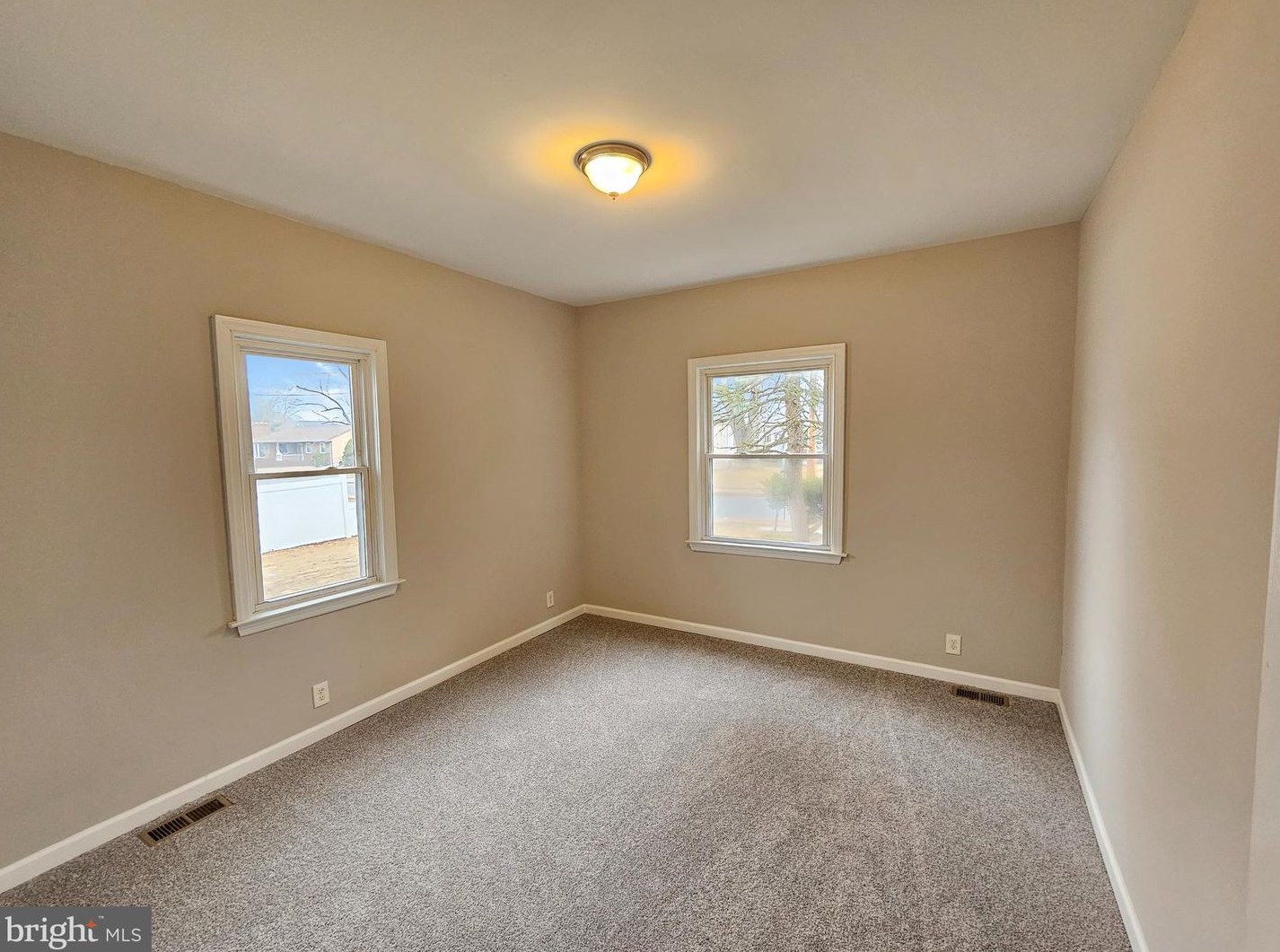 916 Woodlawn Ave, West Deptford NJ  08051-1534 exterior