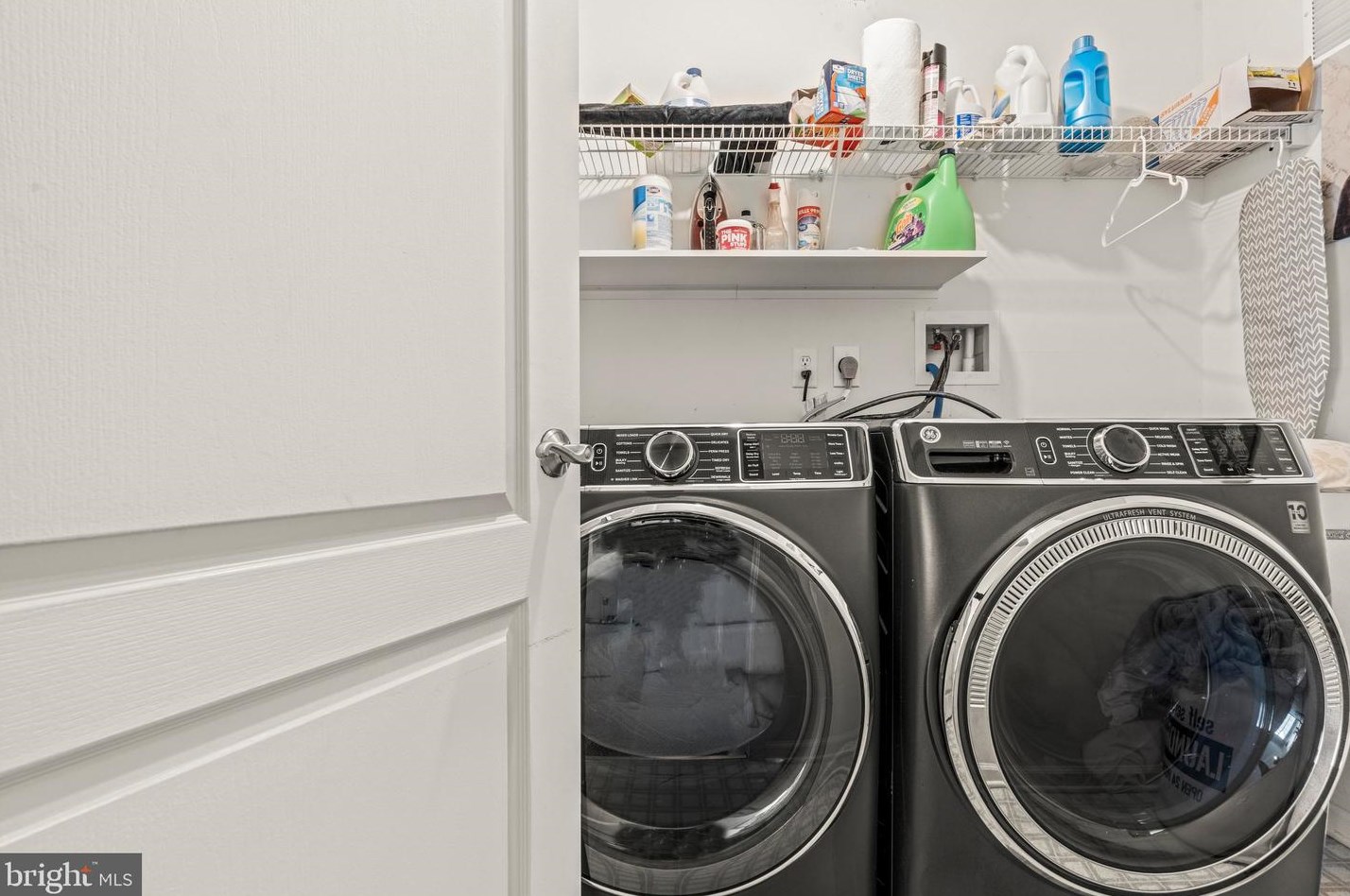 1008 Buckingham Dr, West Deptford NJ  08086-3812 exterior