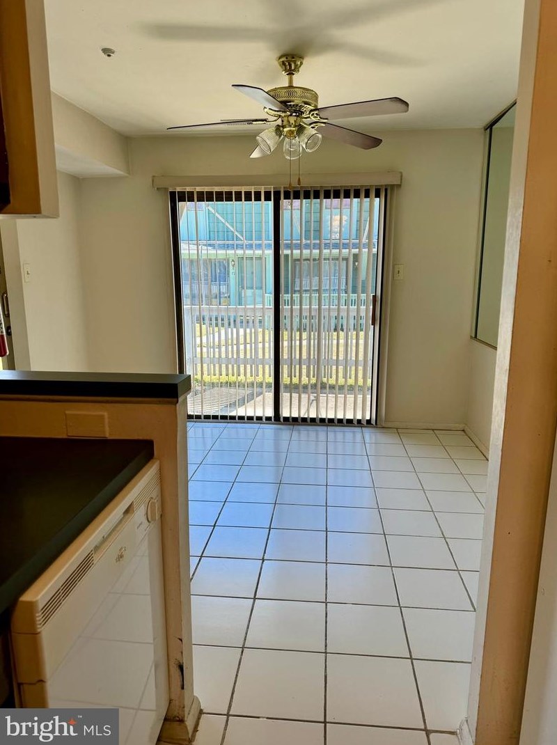 75 Cedarwood Ct, West Deptford NJ  08066-2419 exterior