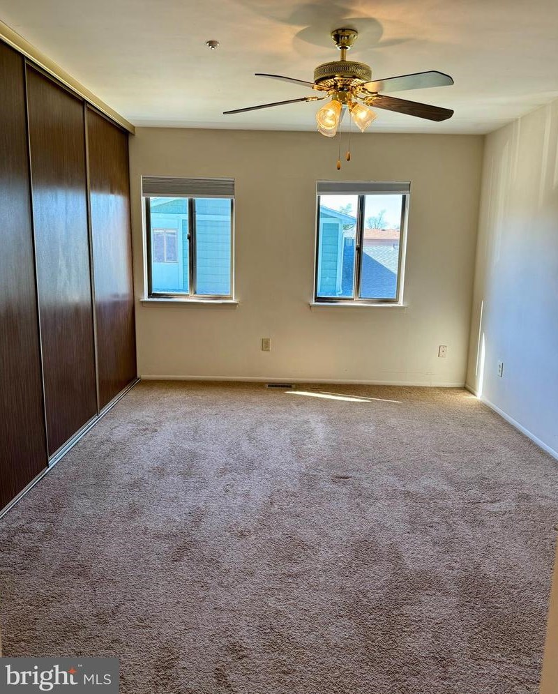 75 Cedarwood Ct, West Deptford NJ  08066-2419 exterior