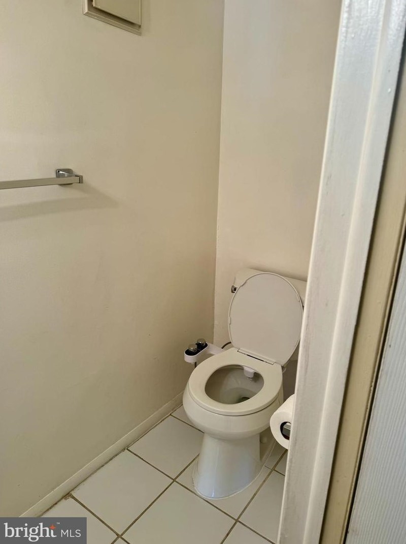 75 Cedarwood Ct, West Deptford NJ  08066-2419 exterior