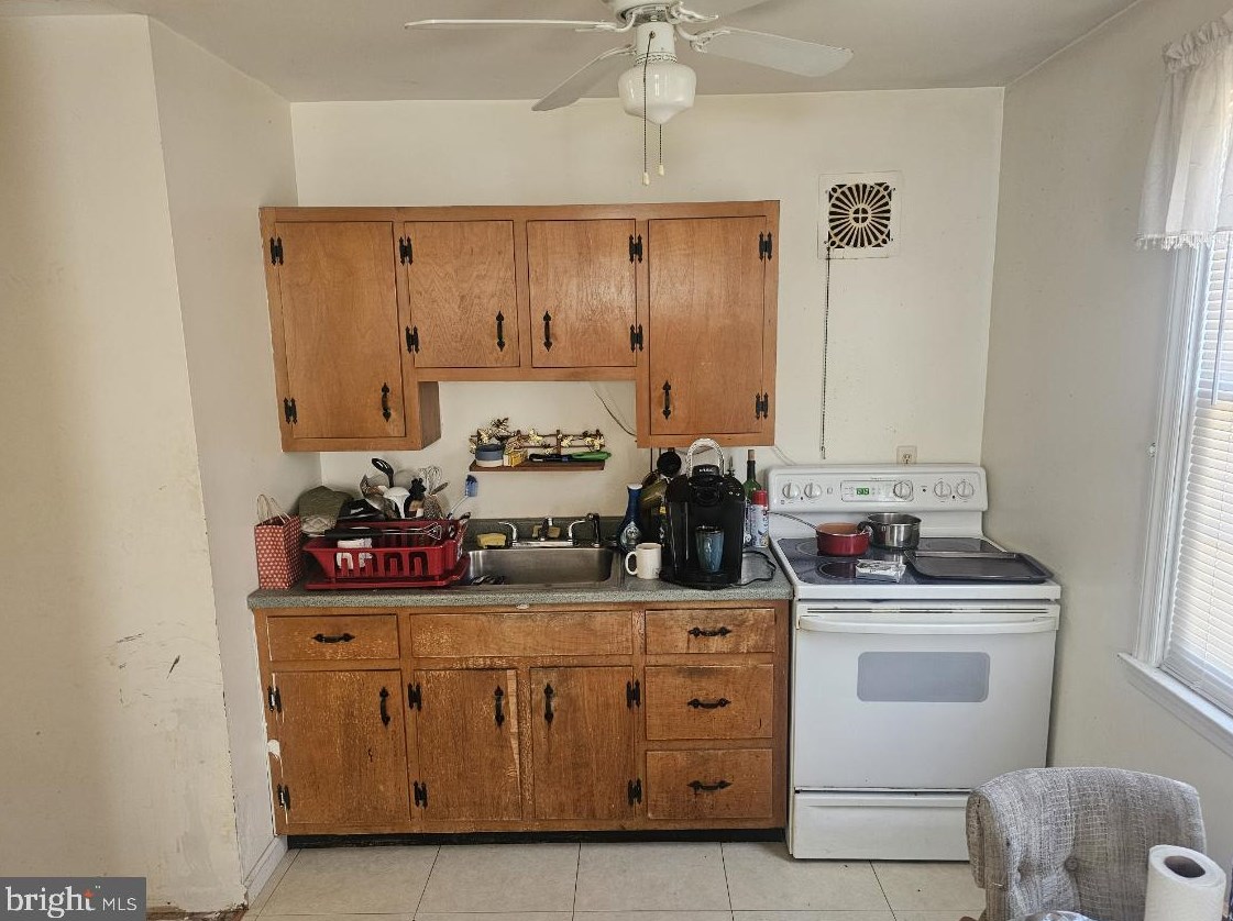 202 Mansion Ave, West Deptford NJ  08086-2544 exterior