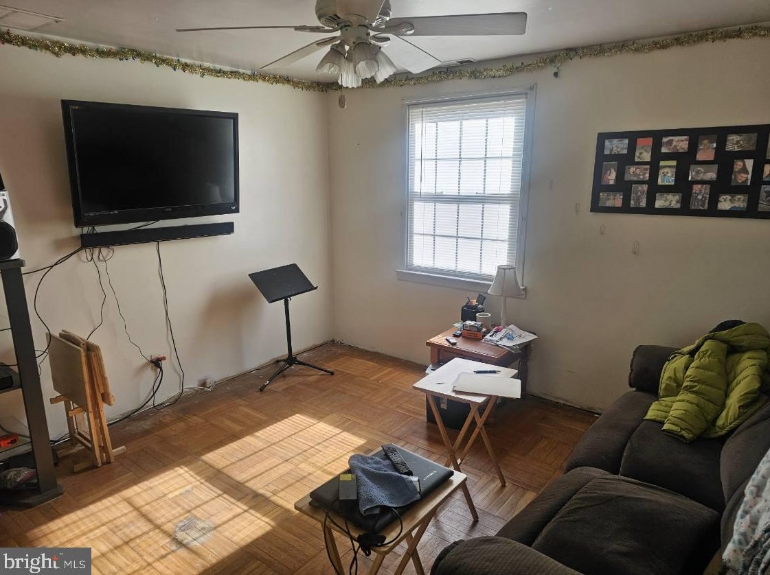 202 Mansion Ave, West Deptford NJ  08086-2544 exterior