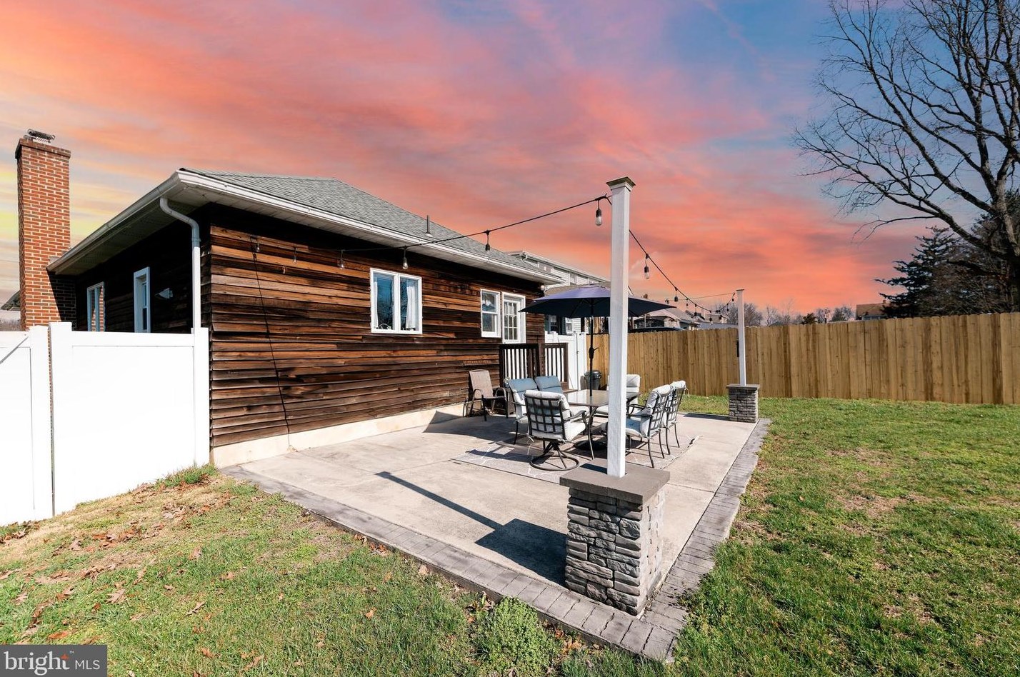 1326 Tatum St, West Deptford NJ  08096-1214 exterior