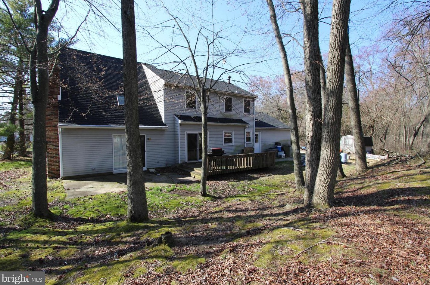 100 Red Stone Rdg, West Deptford NJ 08096-4135 exterior