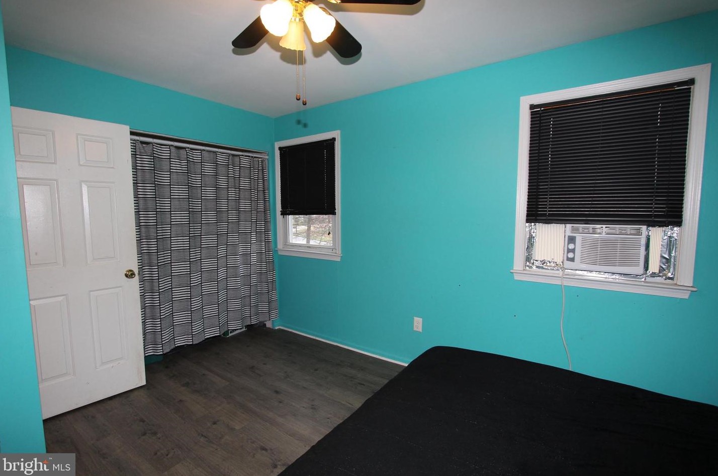 100 Red Stone Rdg, West Deptford NJ 08096-4135 exterior