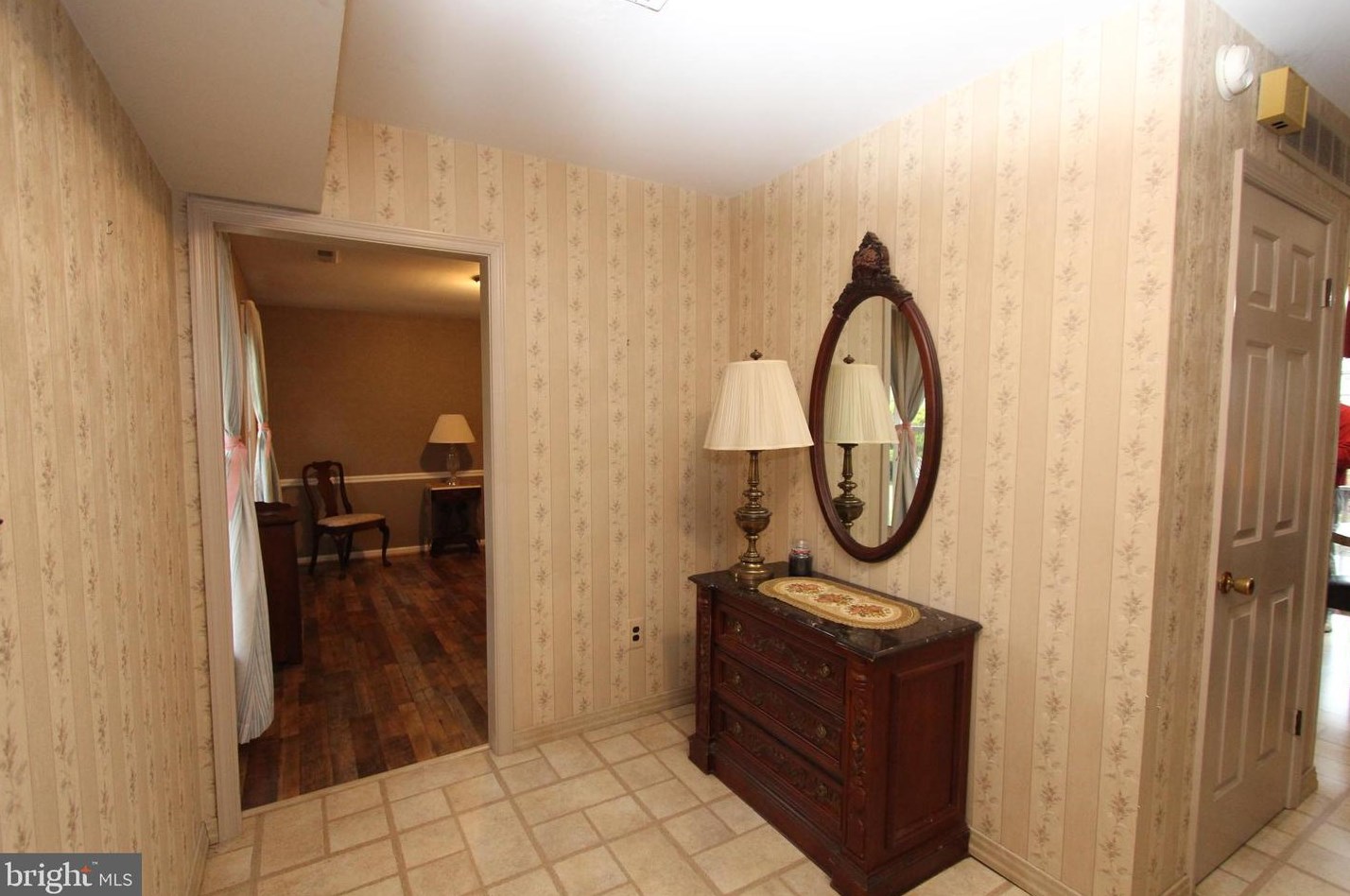 100 Red Stone Rdg, West Deptford NJ 08096-4135 exterior