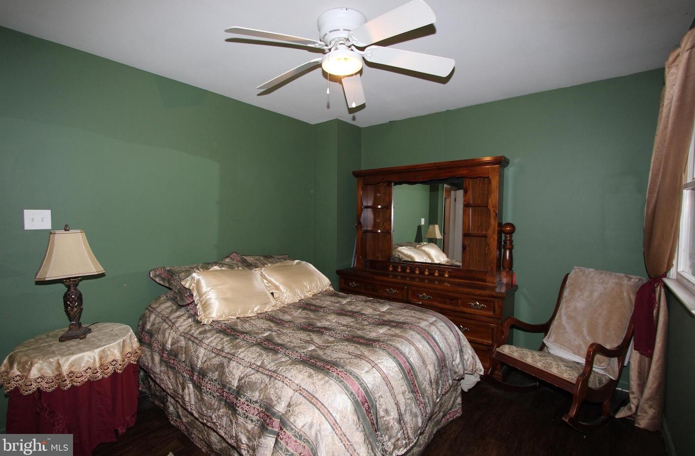 100 Red Stone Rdg, West Deptford NJ 08096-4135 exterior