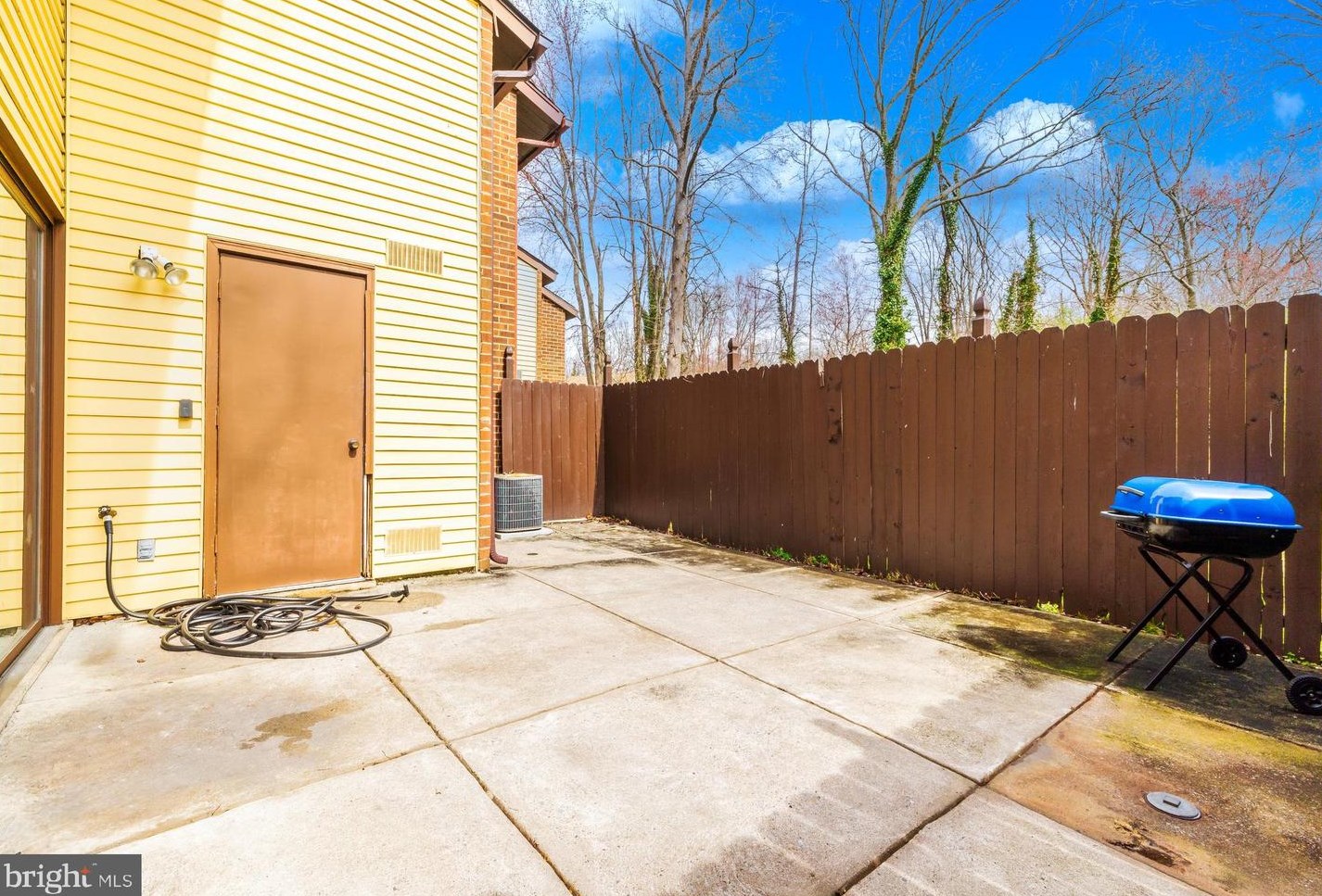 41 Arrowwood Ct, West Deptford NJ  08096-2950 exterior