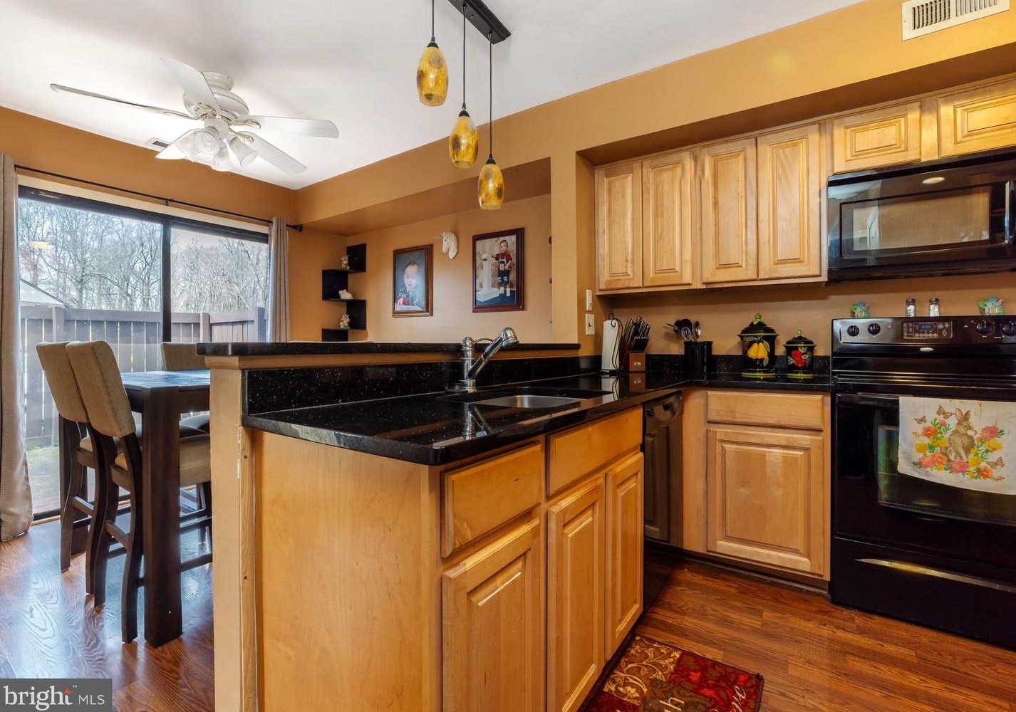 41 Arrowwood Ct, West Deptford NJ  08096-2950 exterior
