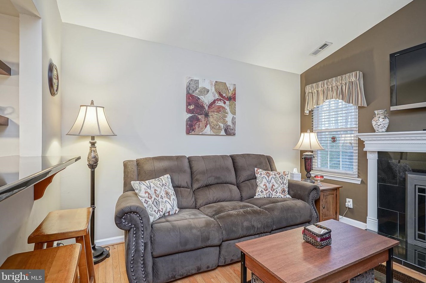 7 Tallowood Dr, Aura NJ  08028-9634 exterior