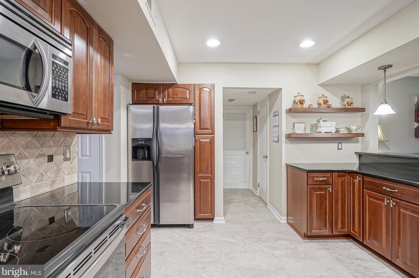 7 Tallowood Dr, Aura NJ  08028-9634 exterior