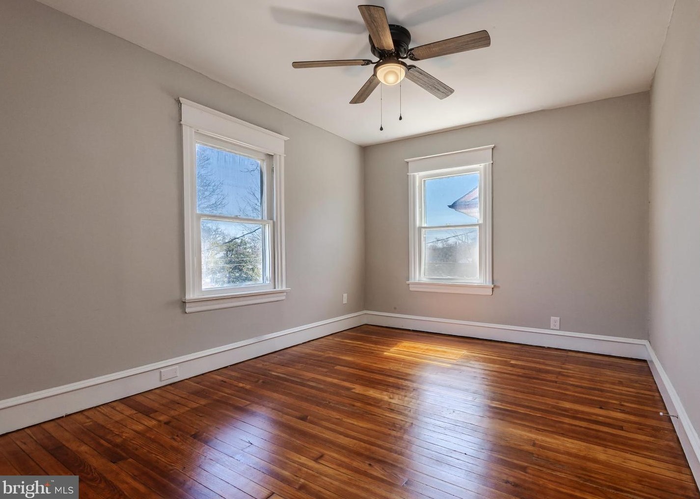 561 Beacon Ave, West Deptford NJ 08066-1210 exterior