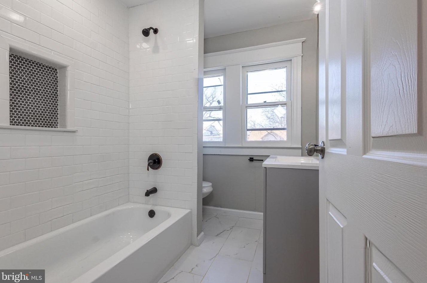 561 Beacon Ave, West Deptford NJ 08066-1210 exterior