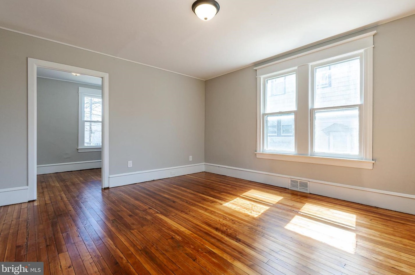 561 Beacon Ave, West Deptford NJ 08066-1210 exterior