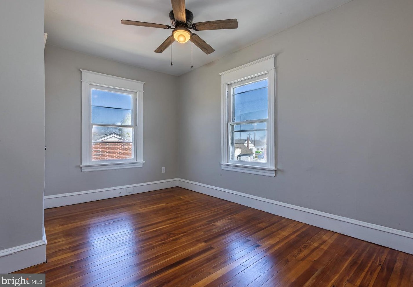 561 Beacon Ave, West Deptford NJ 08066-1210 exterior