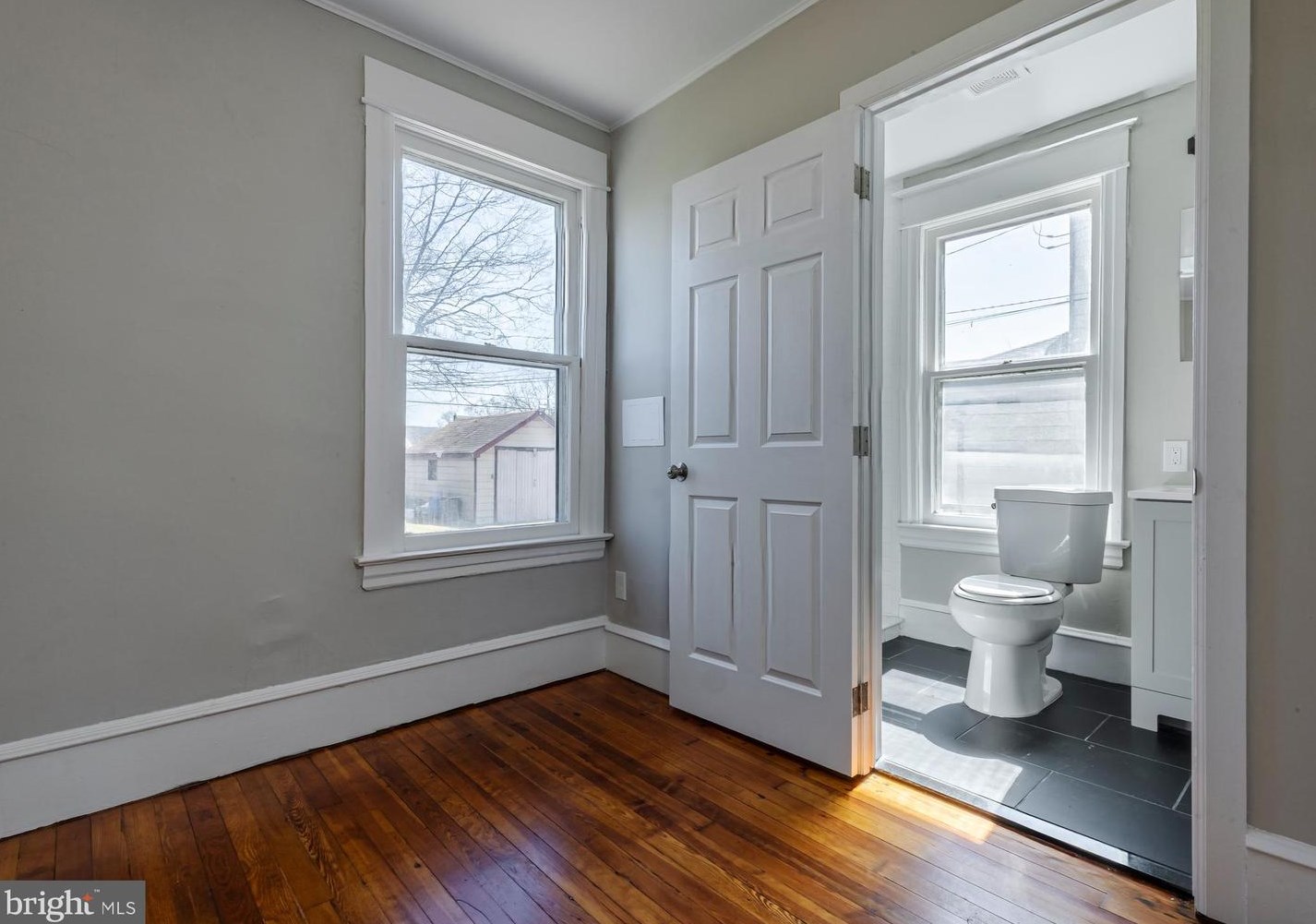 561 Beacon Ave, West Deptford NJ 08066-1210 exterior