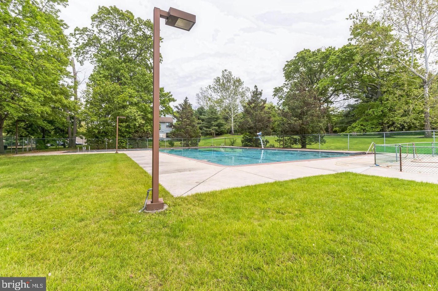 303 Coventry Ct, West Deptford NJ  08051-2014 exterior