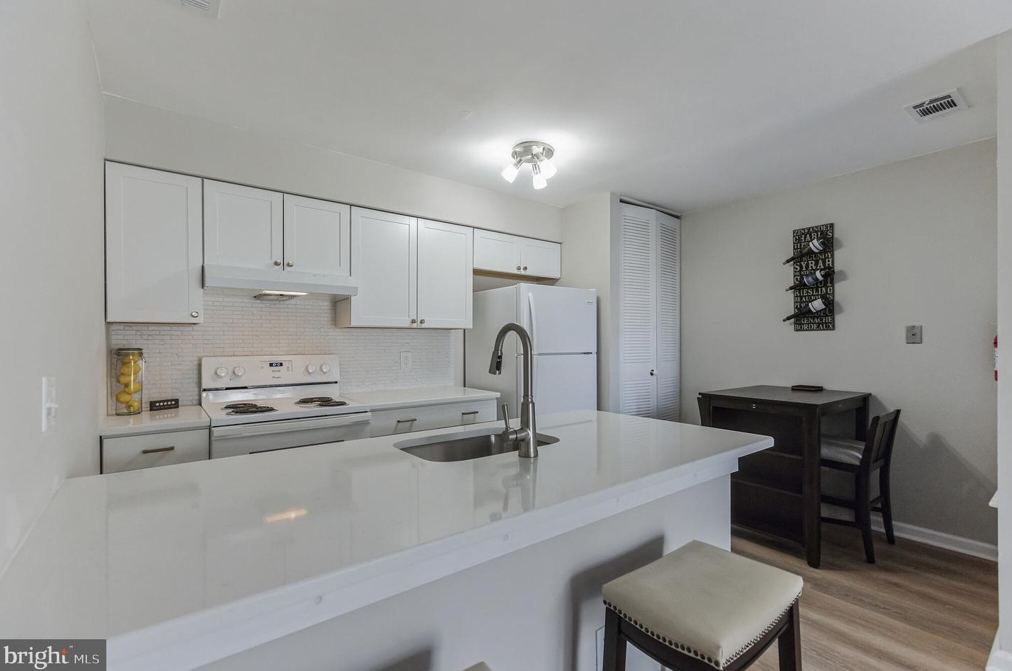 303 Coventry Ct, West Deptford NJ  08051-2014 exterior