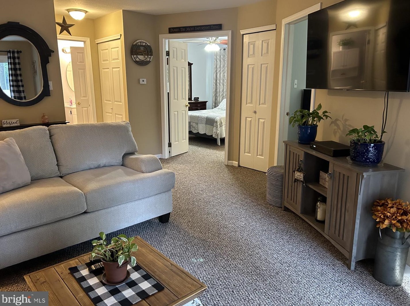 1012 Tristram Cir, West Deptford NJ  08051-2200 exterior