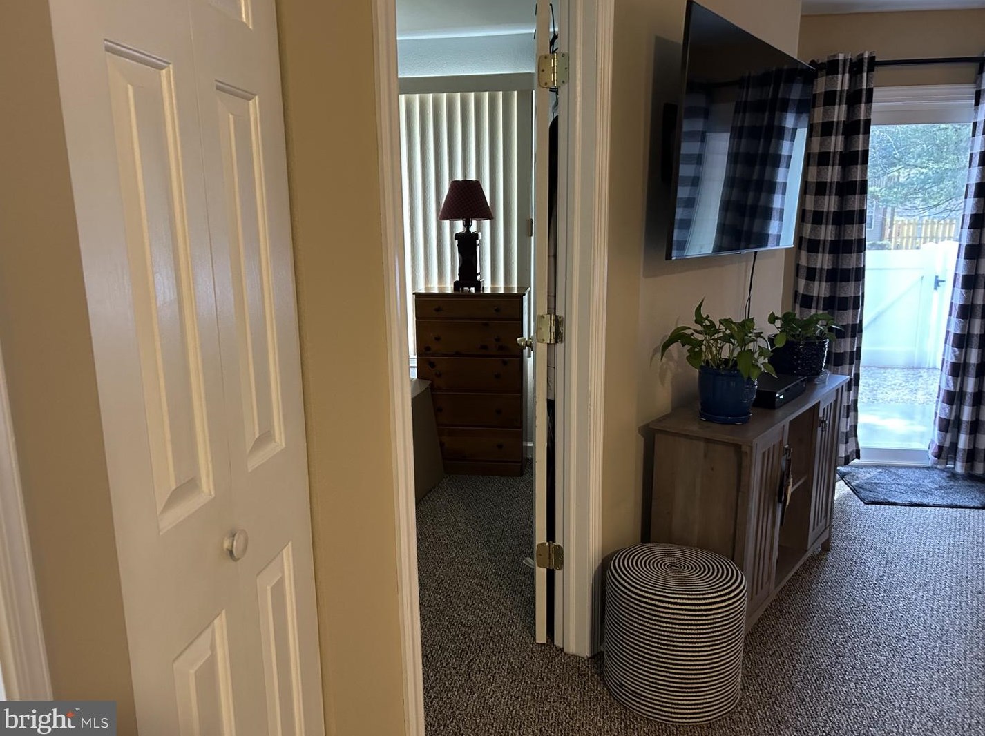 1012 Tristram Cir, West Deptford NJ  08051-2200 exterior